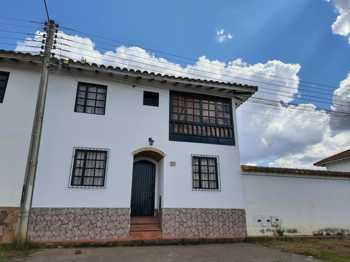Aparta Hotel El Refugio De Maria Villa de Leyva Bagian luar foto